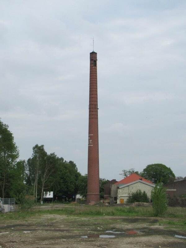 Pro FM broadcast Chimney – Mill Pro FM Broadcast installs antenna on old chimney